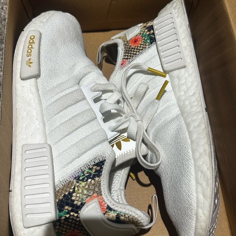 Addias NMD_R1